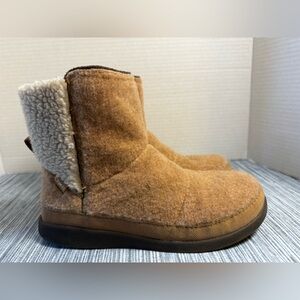 Chaco Women's Revel Comfort Boots, Tan, size 6